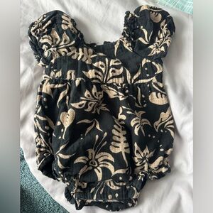 Baby GAP - Floral Black and baige onesie